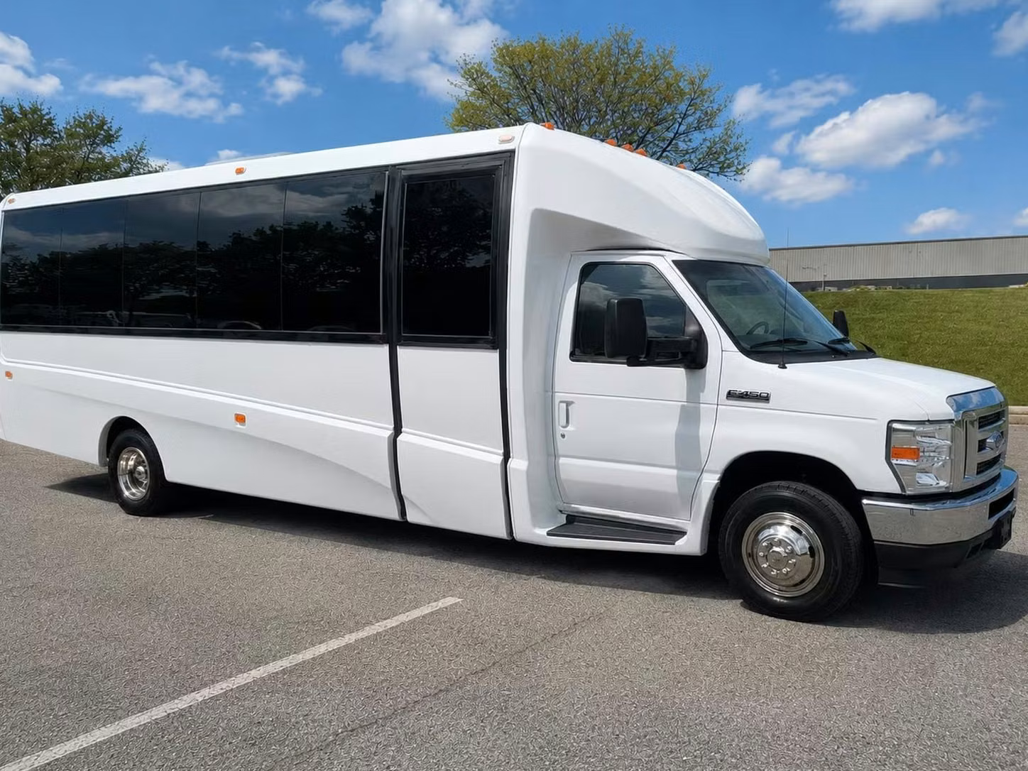 beloit 20 passenger minibus rental